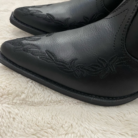 Roper Emma Black Western Style Ankle Booties with Stitch Detail Size 8 - Picture 14 of 16